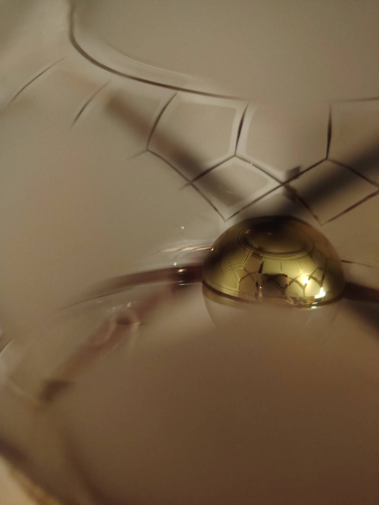 Gold table lamp in Art Deco glasswork