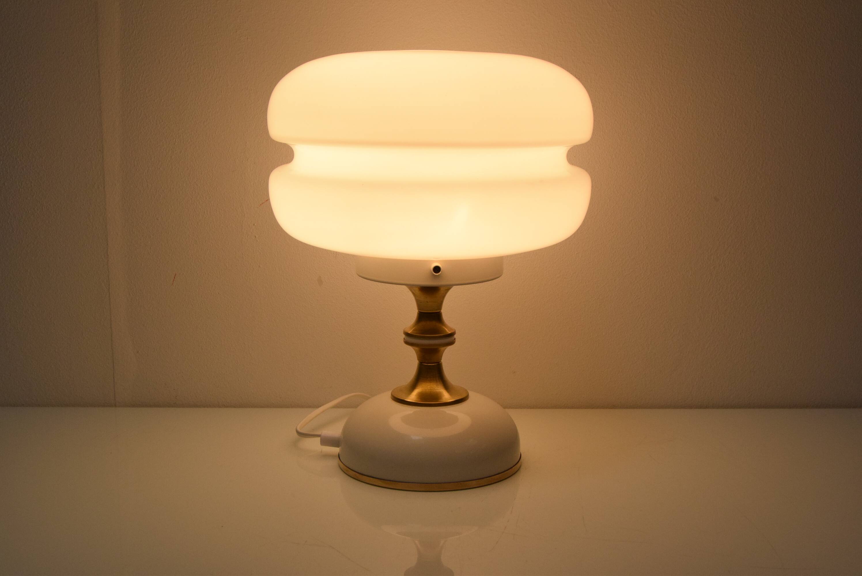 Lampe de table élégante/Napako, Tchécoslovaquie, années 1970.