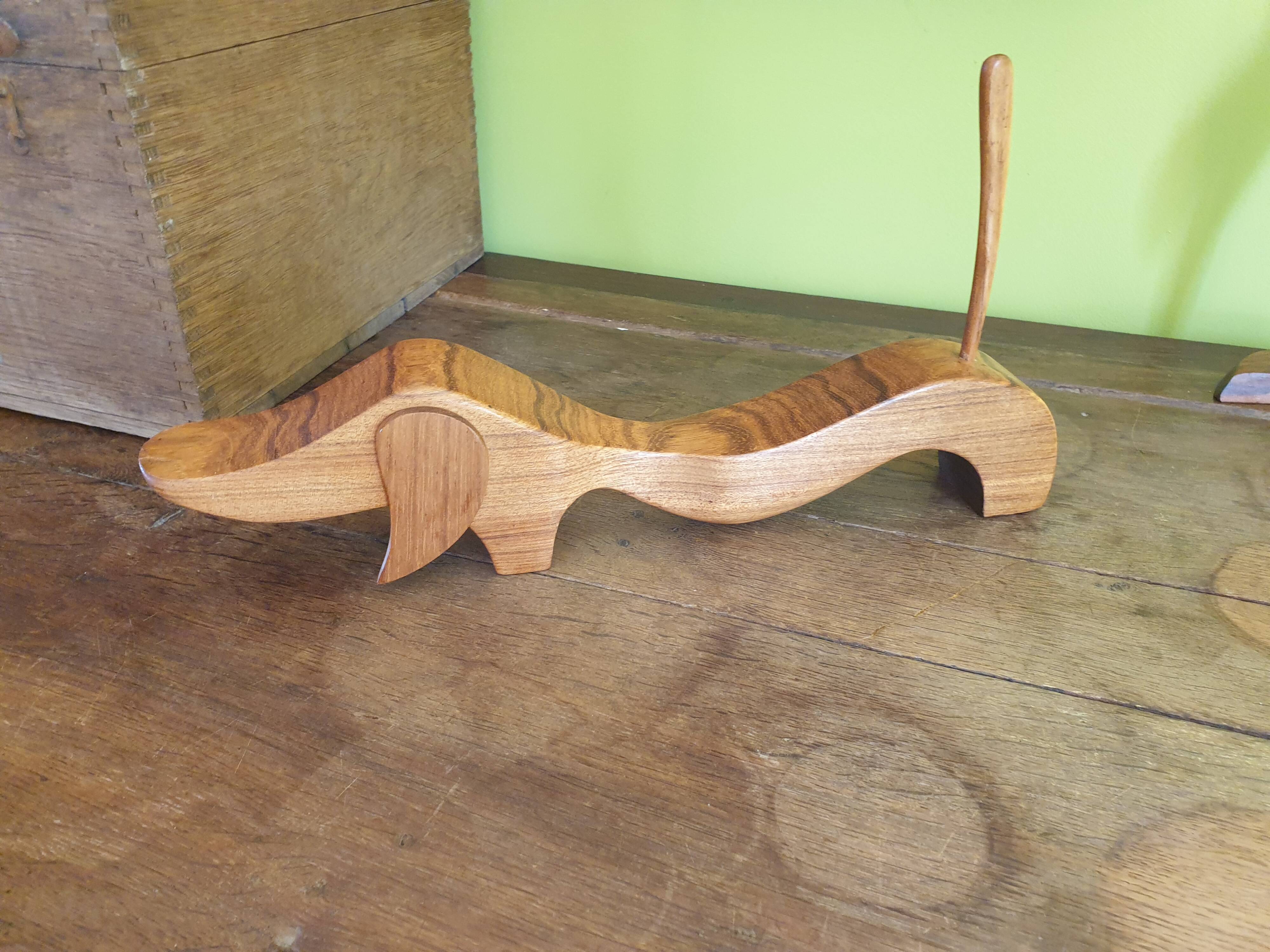 Sculpture Teckel en teck design scandinave Mid-Century