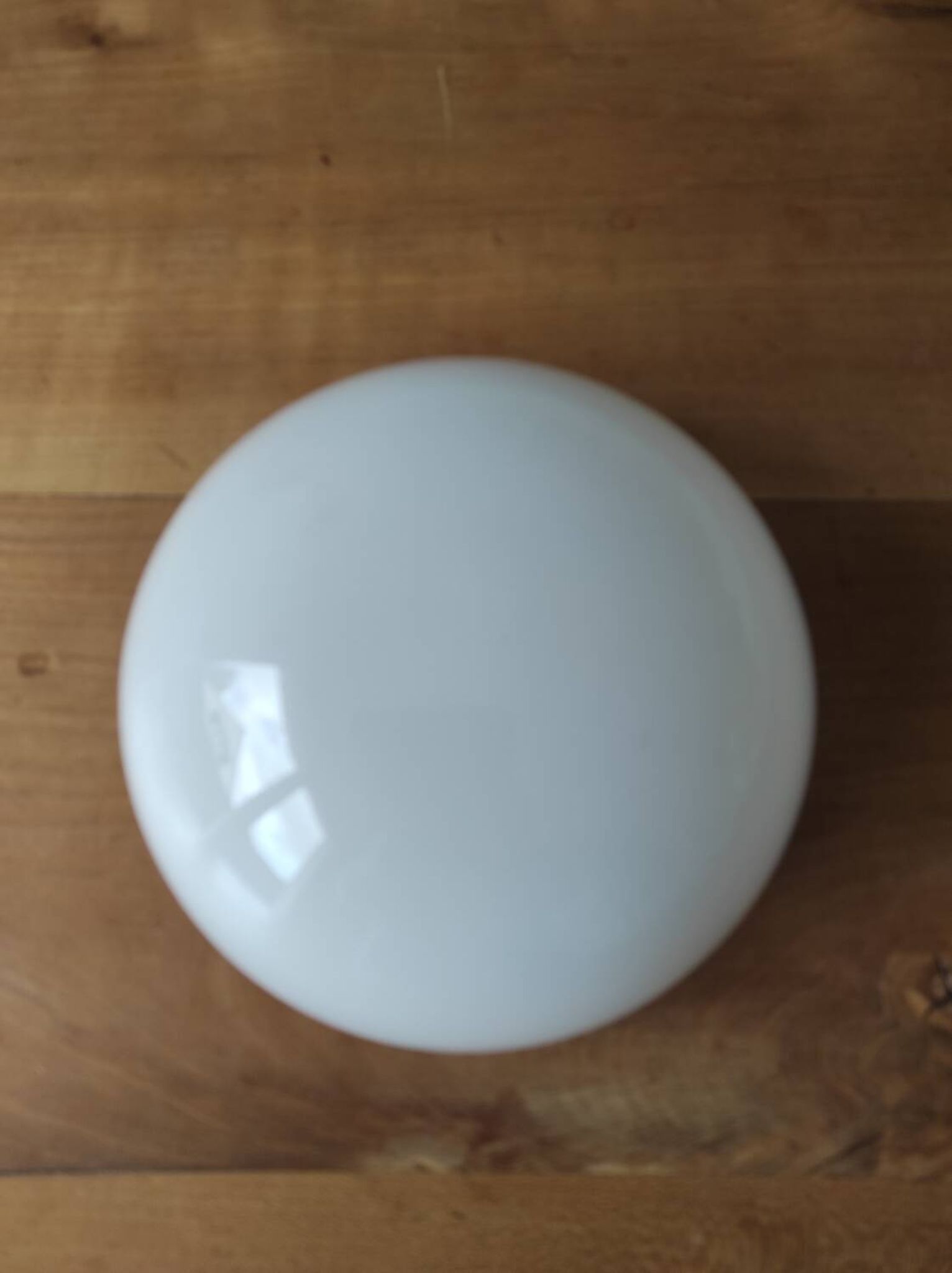 Demi-globe en opaline blanche hauteur 10 cm