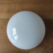 Demi-globe en opaline blanche hauteur 10 cm