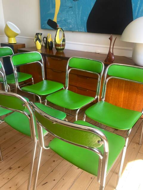 Série de 8 chaises Souvignet en chrome et skaï vert