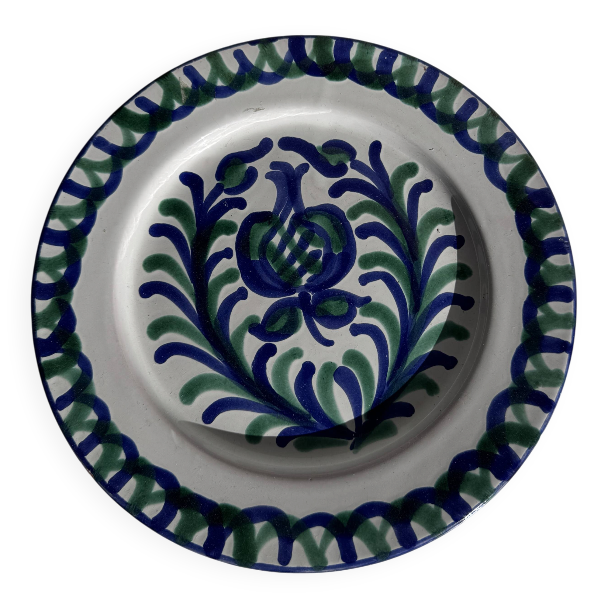 Artesania Alvarez Spanish plate in terracotta with blue plant motif.