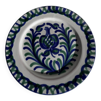 Artesania Alvarez Spanish plate in terracotta with blue plant motif.