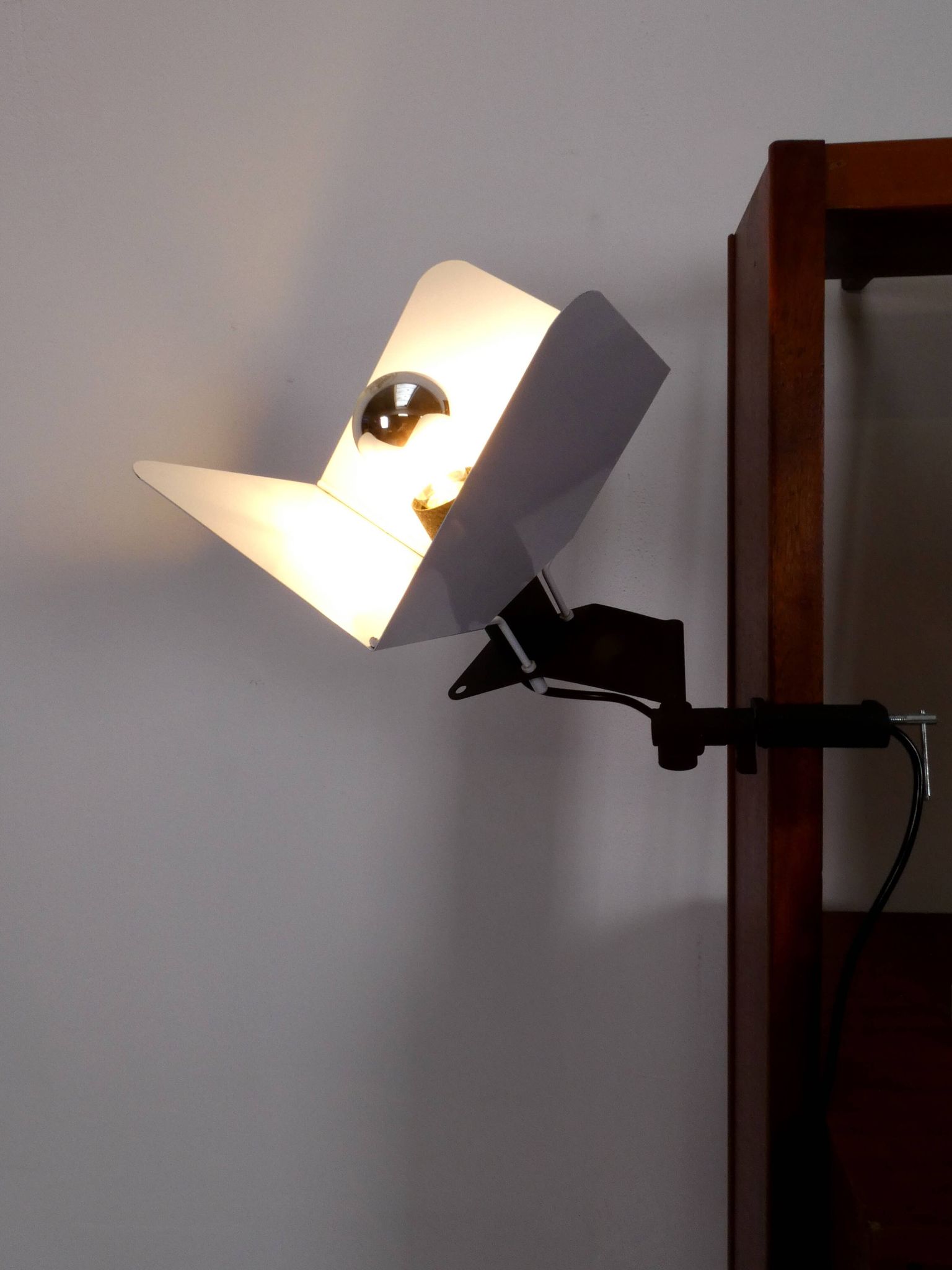 Lampe à pince Triedro de Joe Colombo pour Stilnovo