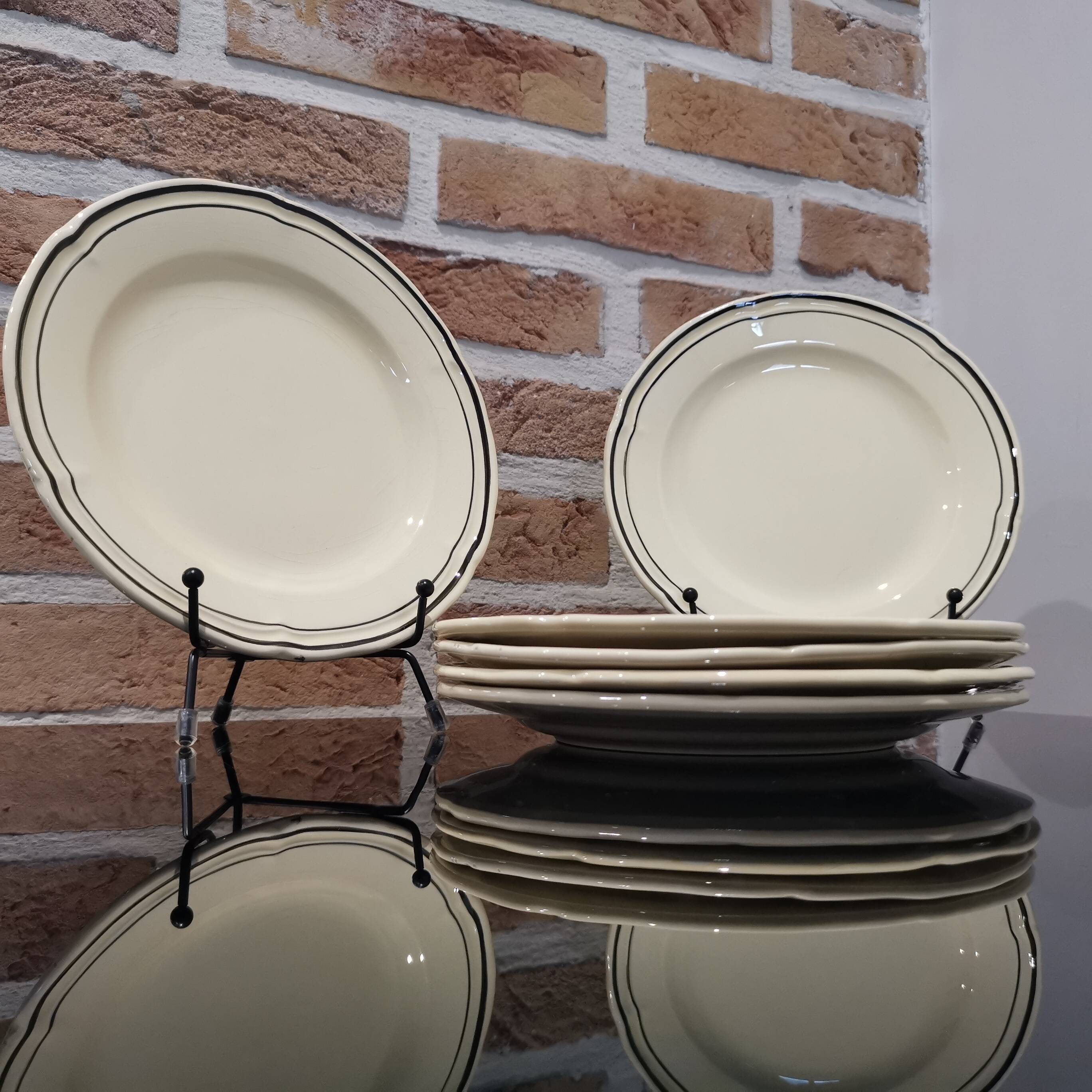 6 assiettes à desserts vintage écru liseré doré porcelaine Niderviller modèle Amiens