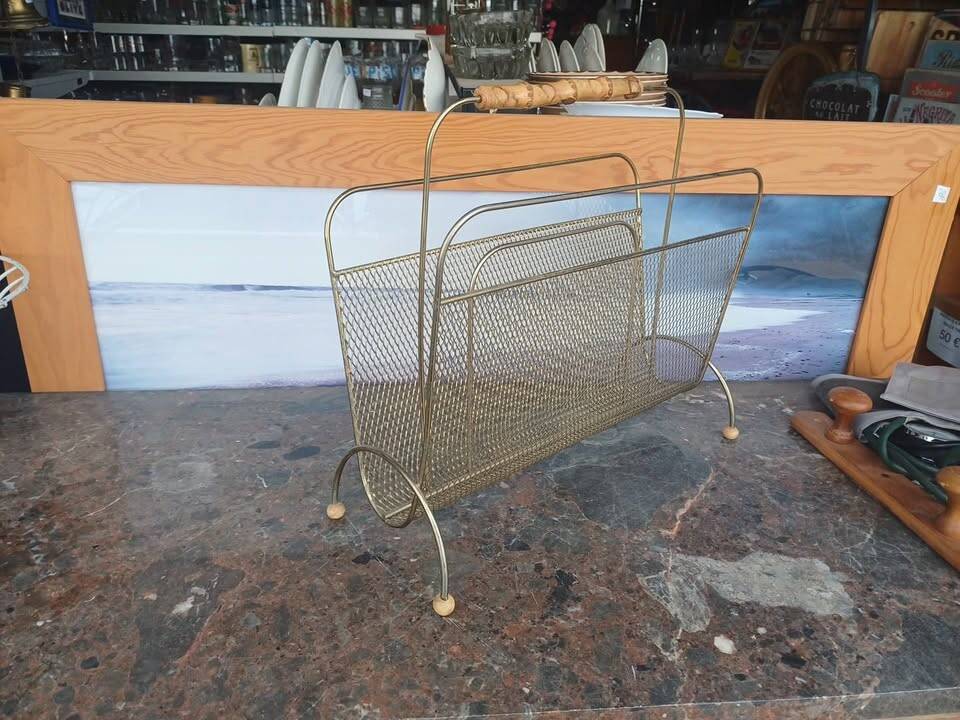Very nice vintage magazine rack