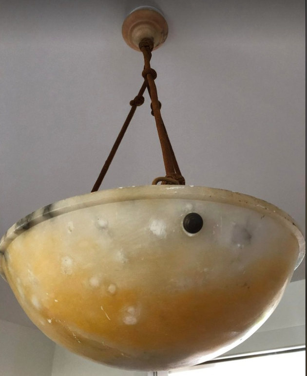 Suspension en albâtre