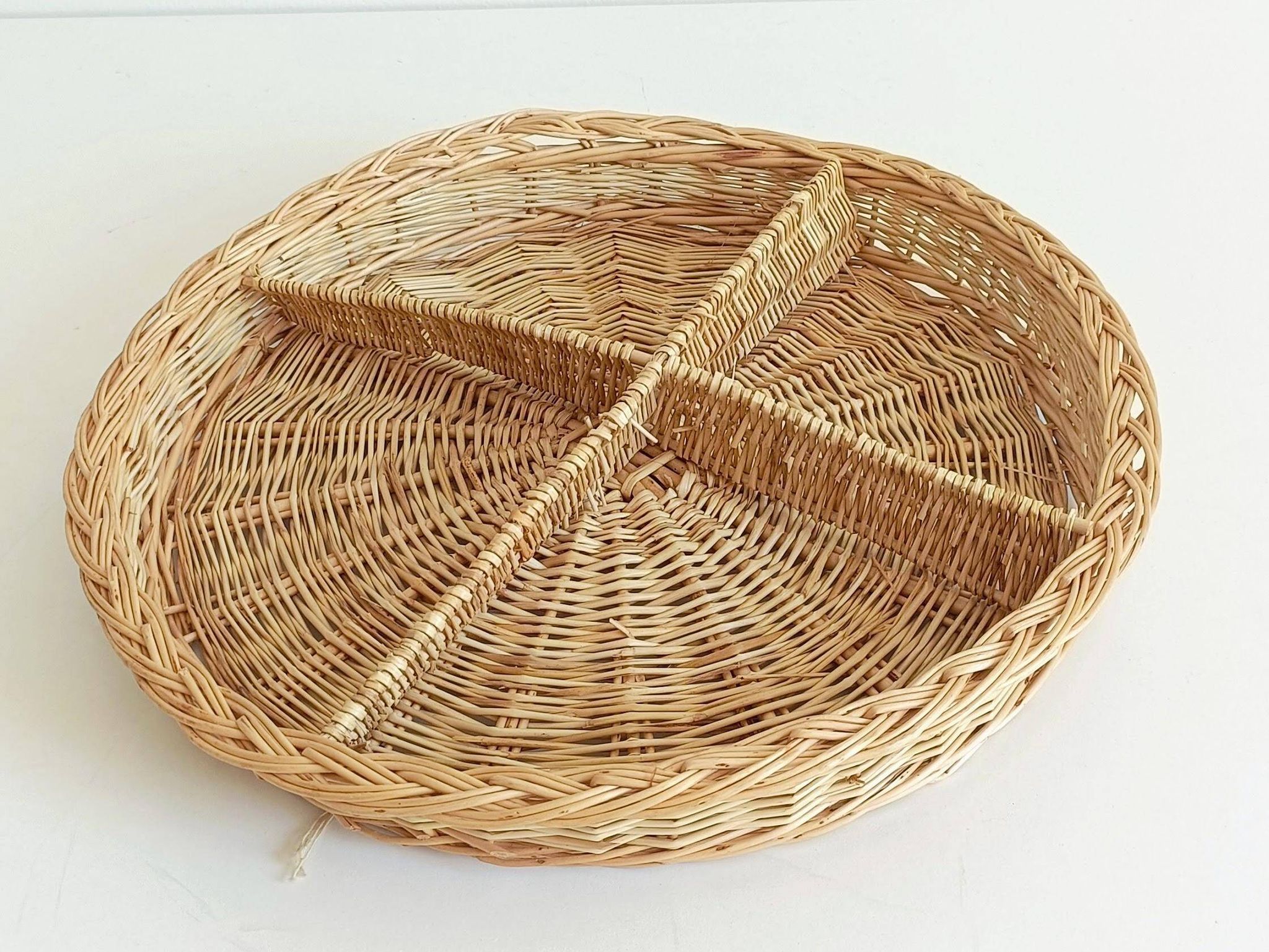 Rustic French Provence Wicker Basket Centerpiece / Vide-Poche – Mid 20th Century