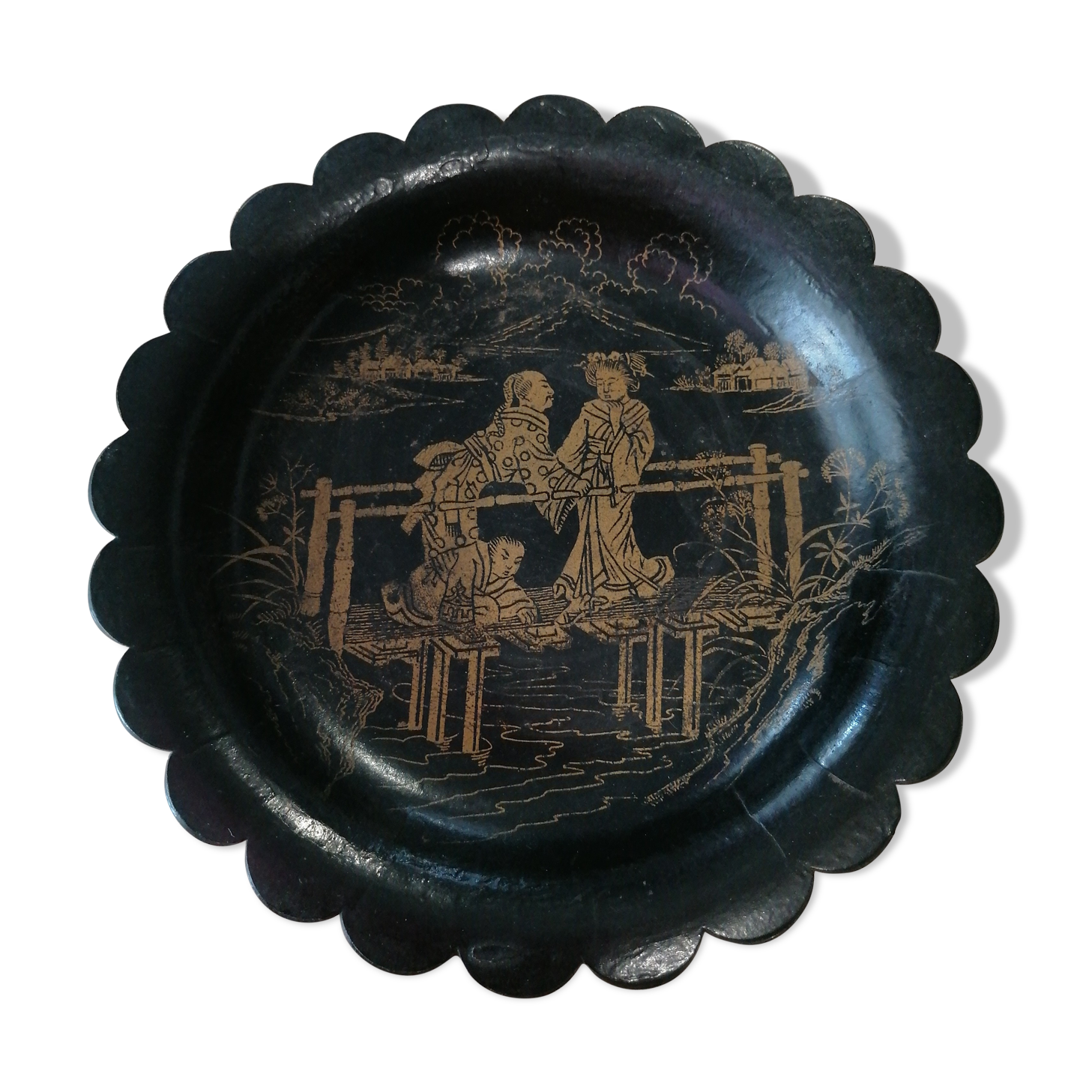 Black and gold lacquered Chinese bowl