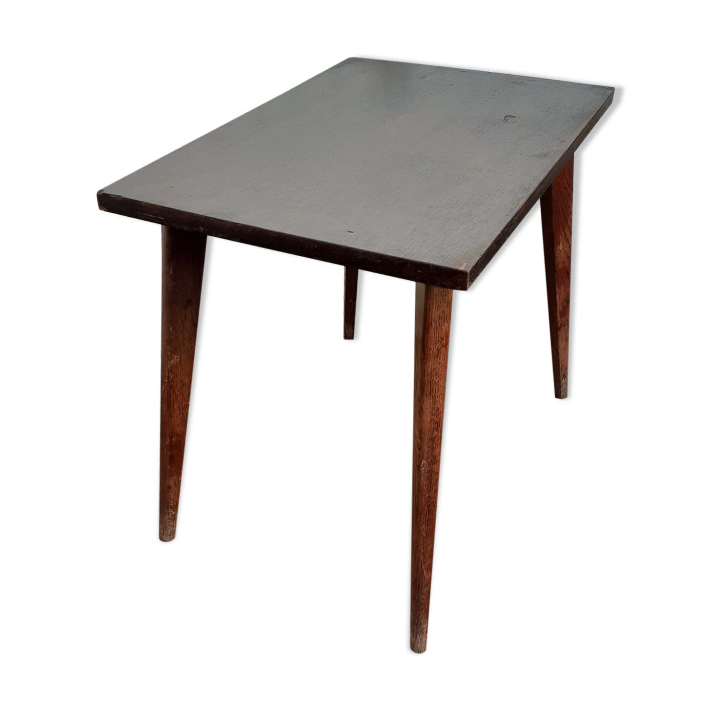 Tapered legs coffee table