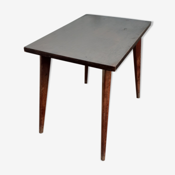 Tapered legs coffee table