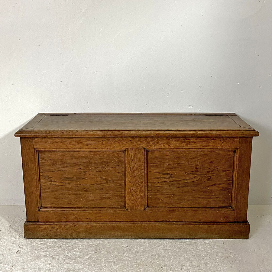 Solid wood toy chest