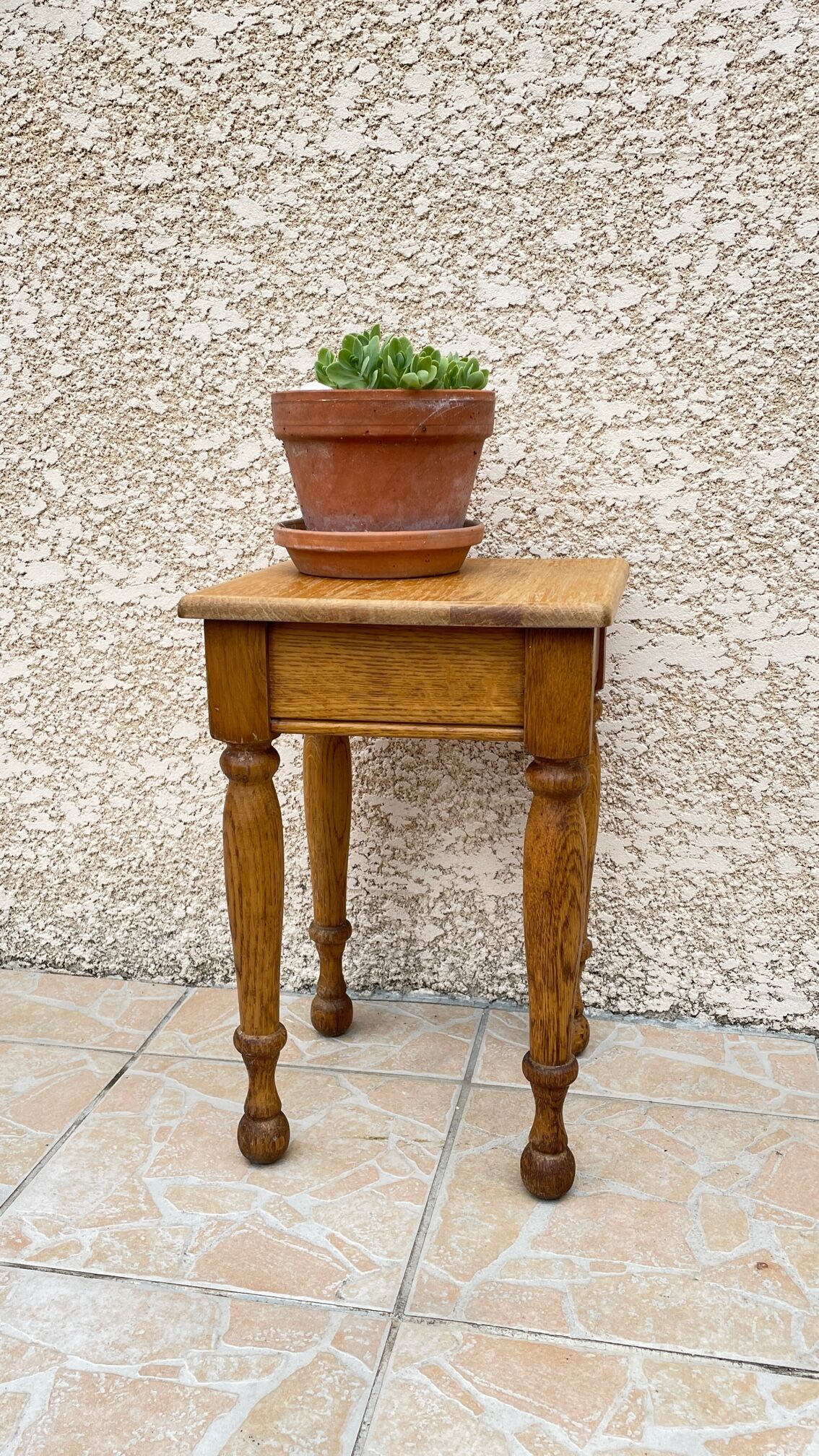 Light wood stool turned years 70/80