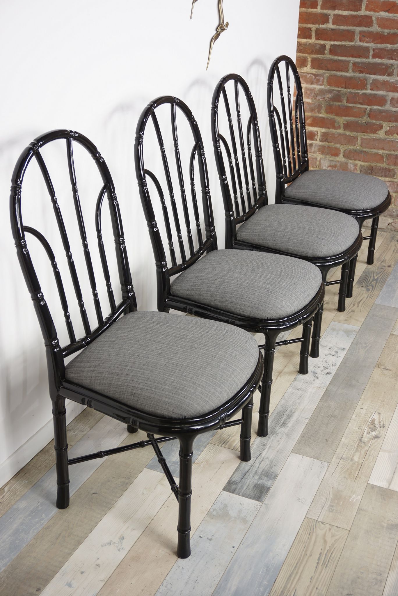 Lot of 4 Italian design chairs 70s - 80s in black laqué wood