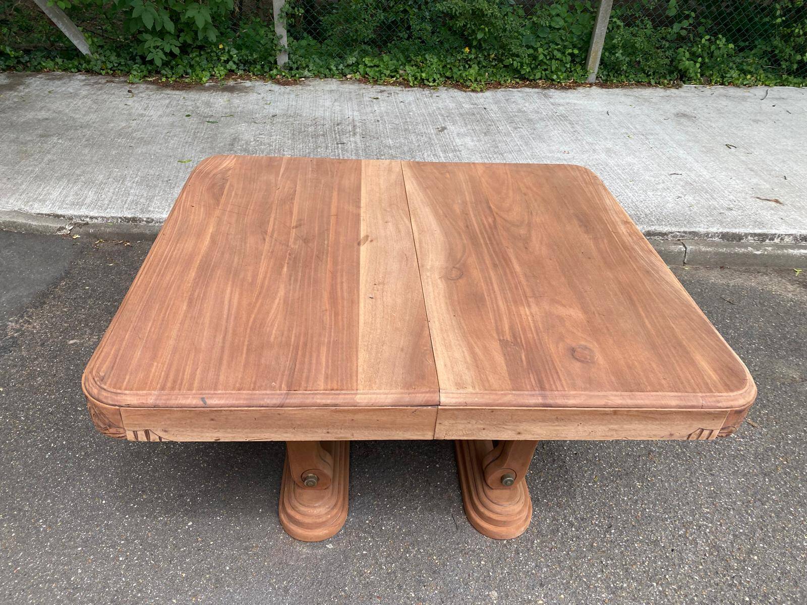 Art Deco extendable dining table, renovated in solid walnut from the 1930s.