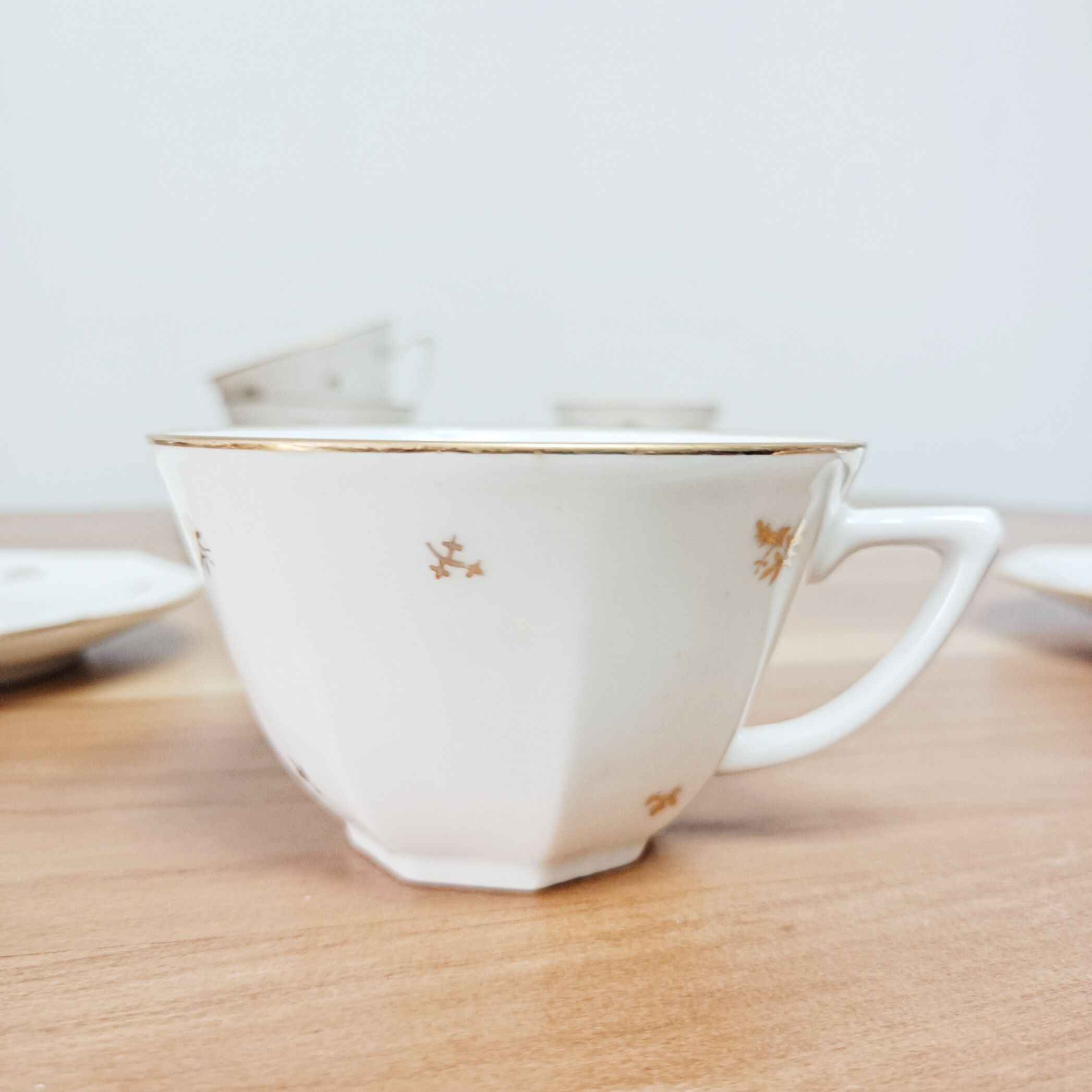 Coffee set in white and gold porcelain