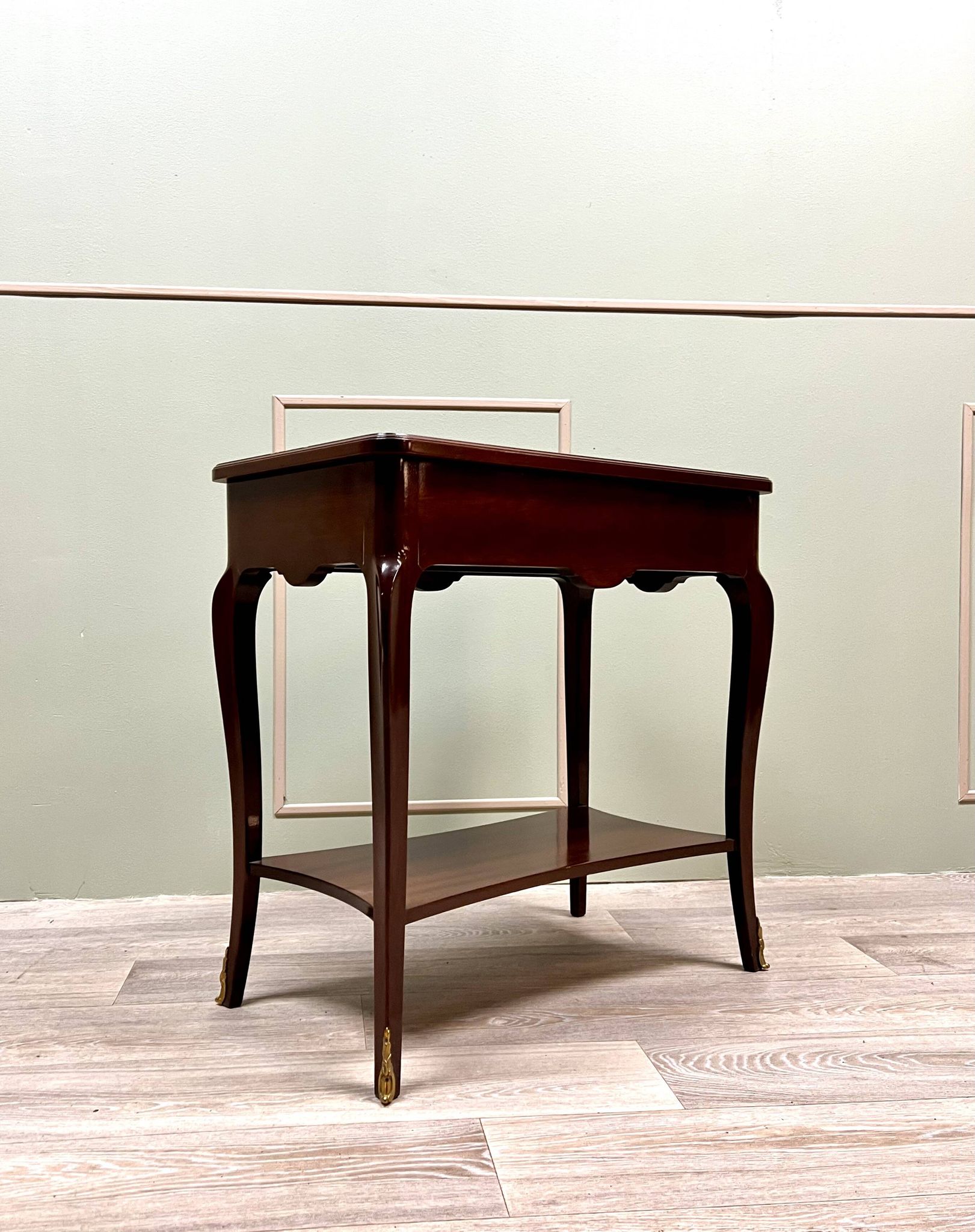 Table de salon en acajou de style louis xv