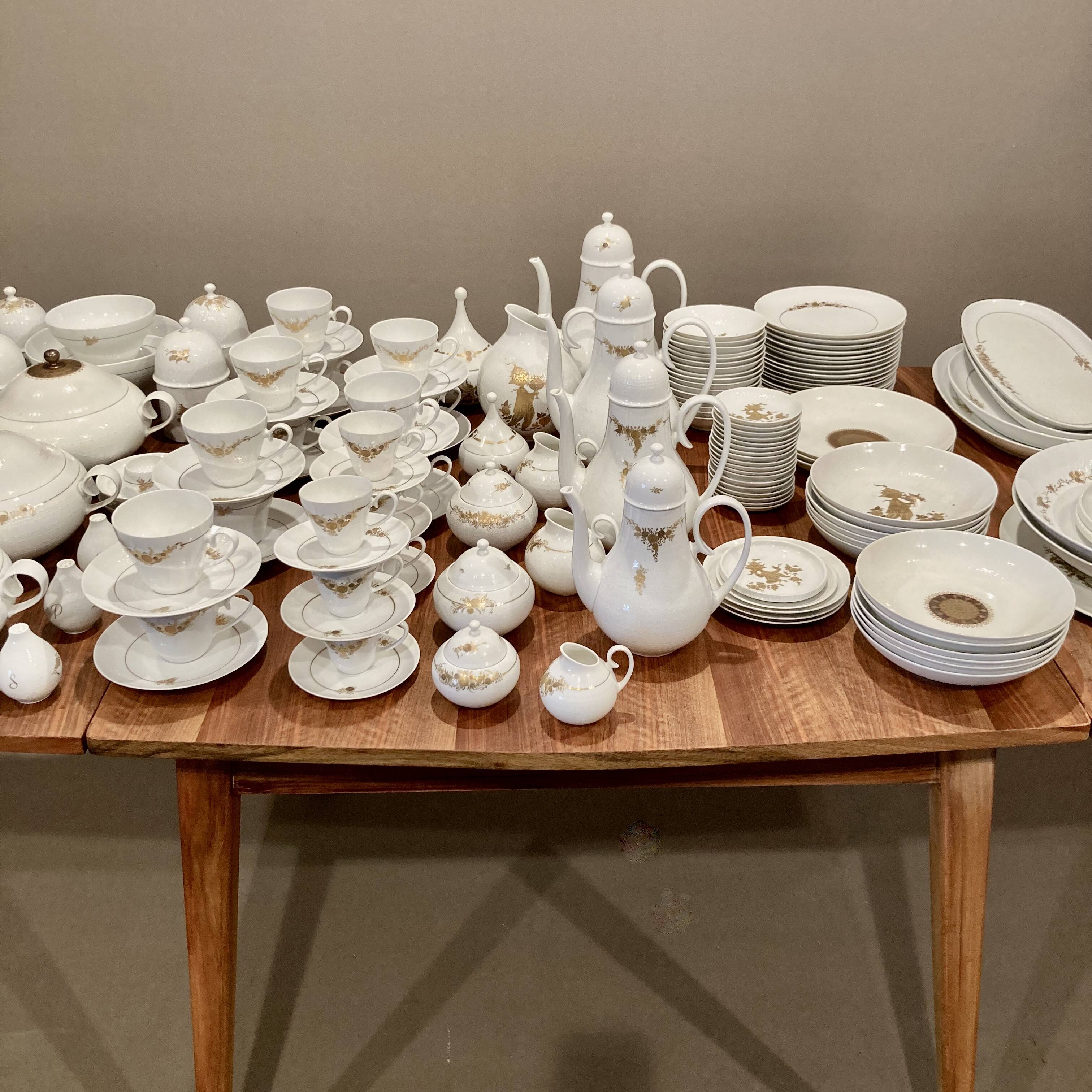 145-piece porcelain service, "bjorn winnblad" design, 1950.
