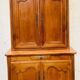 Buffet deux corps de style Louis XV en noyer massif XX siècle