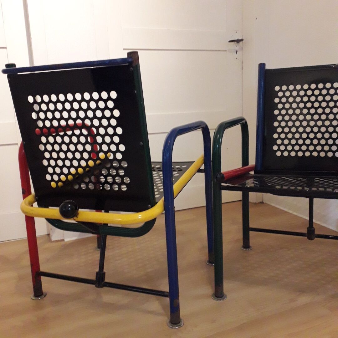 Paire de chaises cubistes en métal France des années 1950.