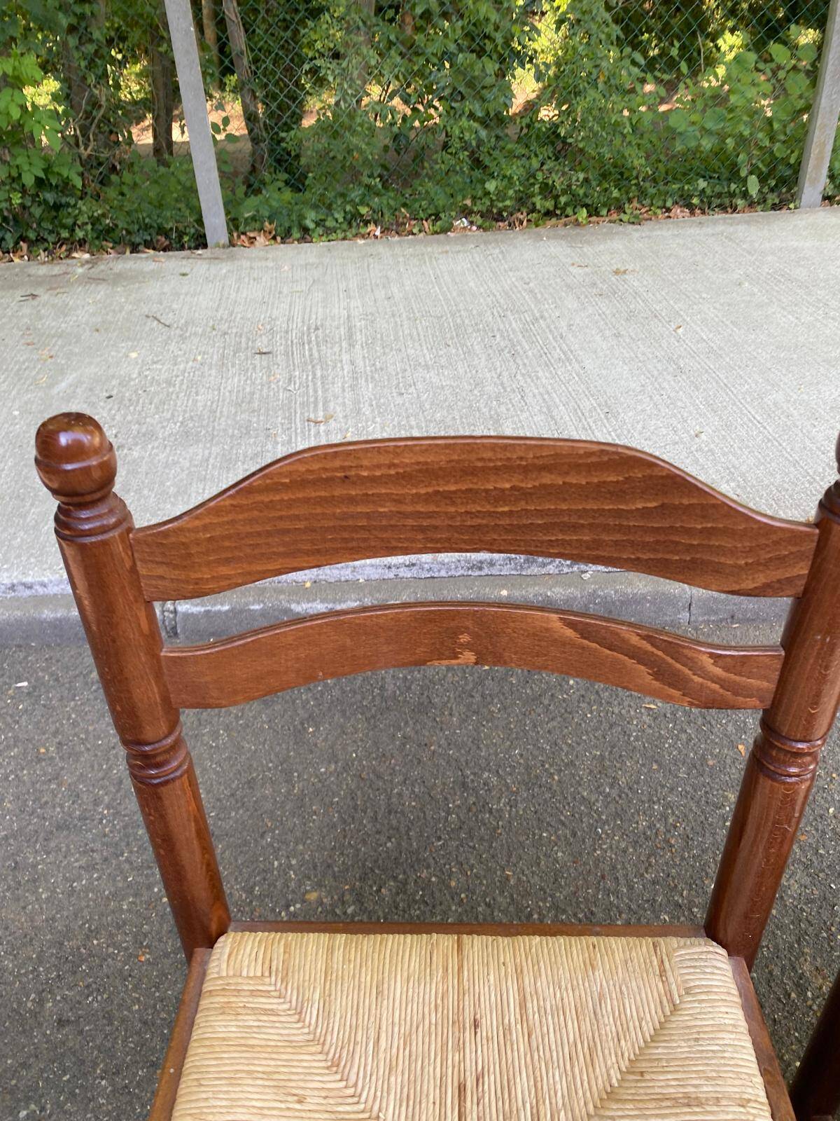 2 chaises de cuisine carrées en bois massif paillées