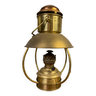 Oil lamp. In suspension.