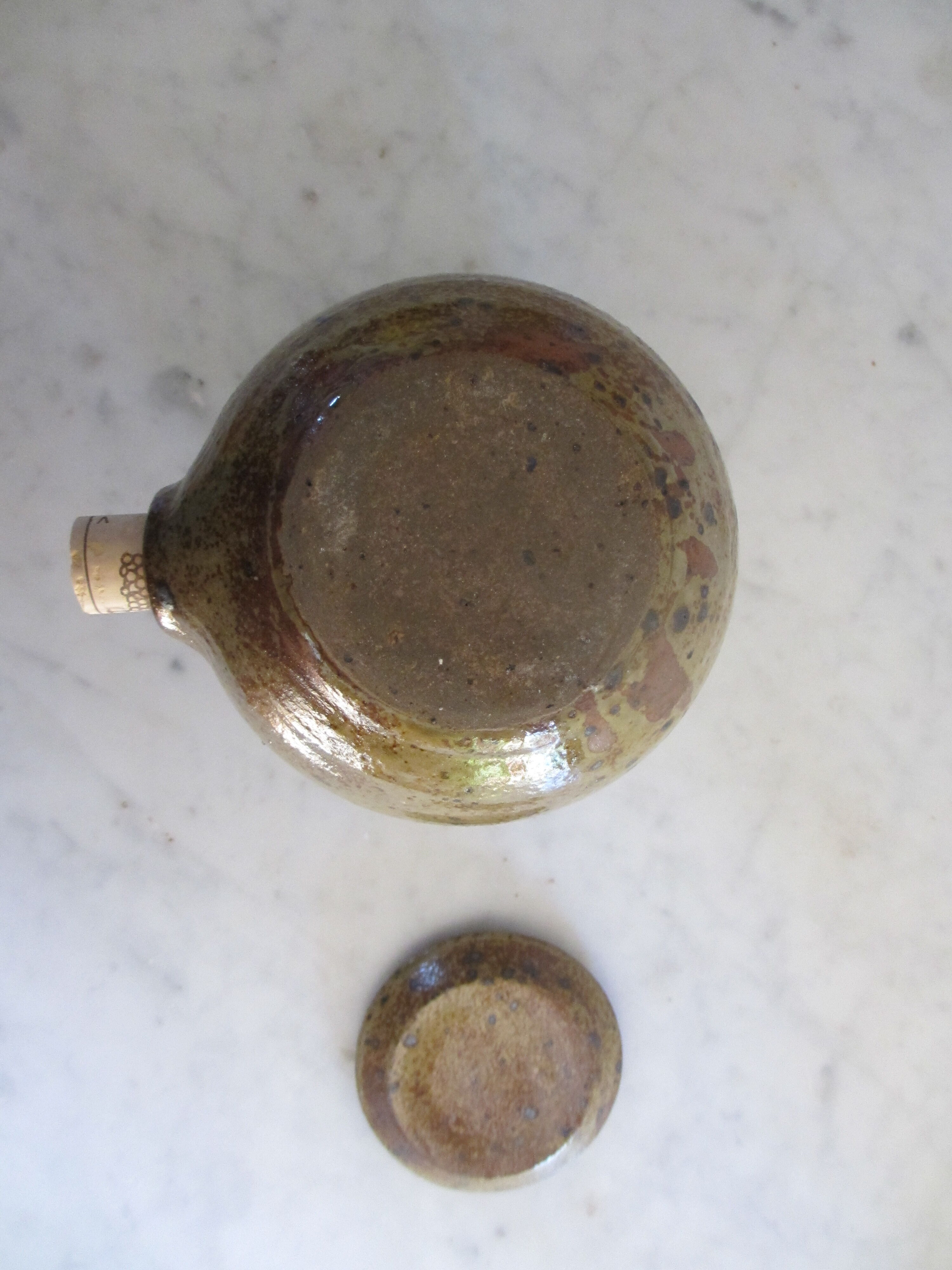 Verified sandstone vine vinaigrier