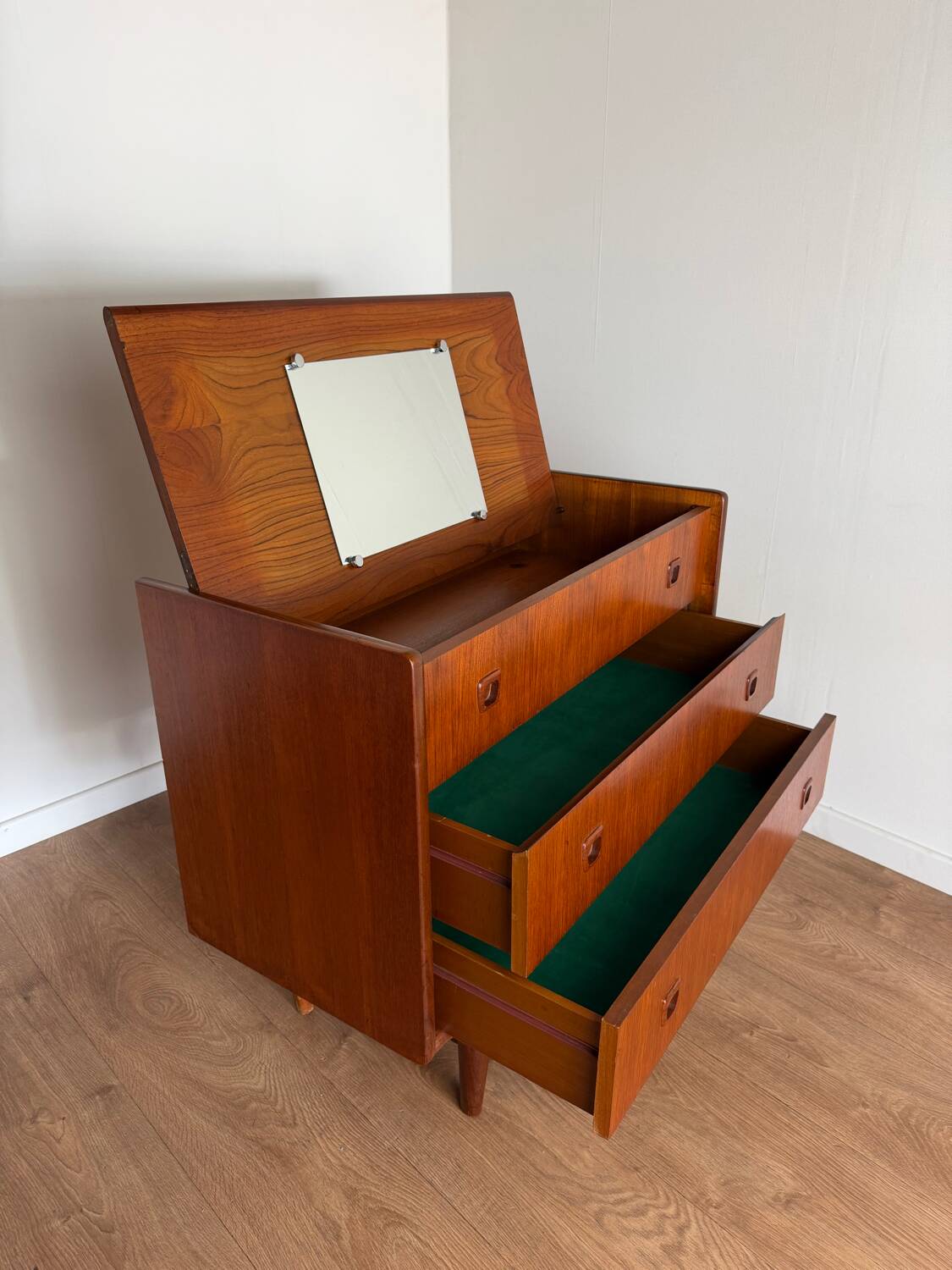 Vintage teak dressing table / chest of drawers – Scandinavian design, 1960s
