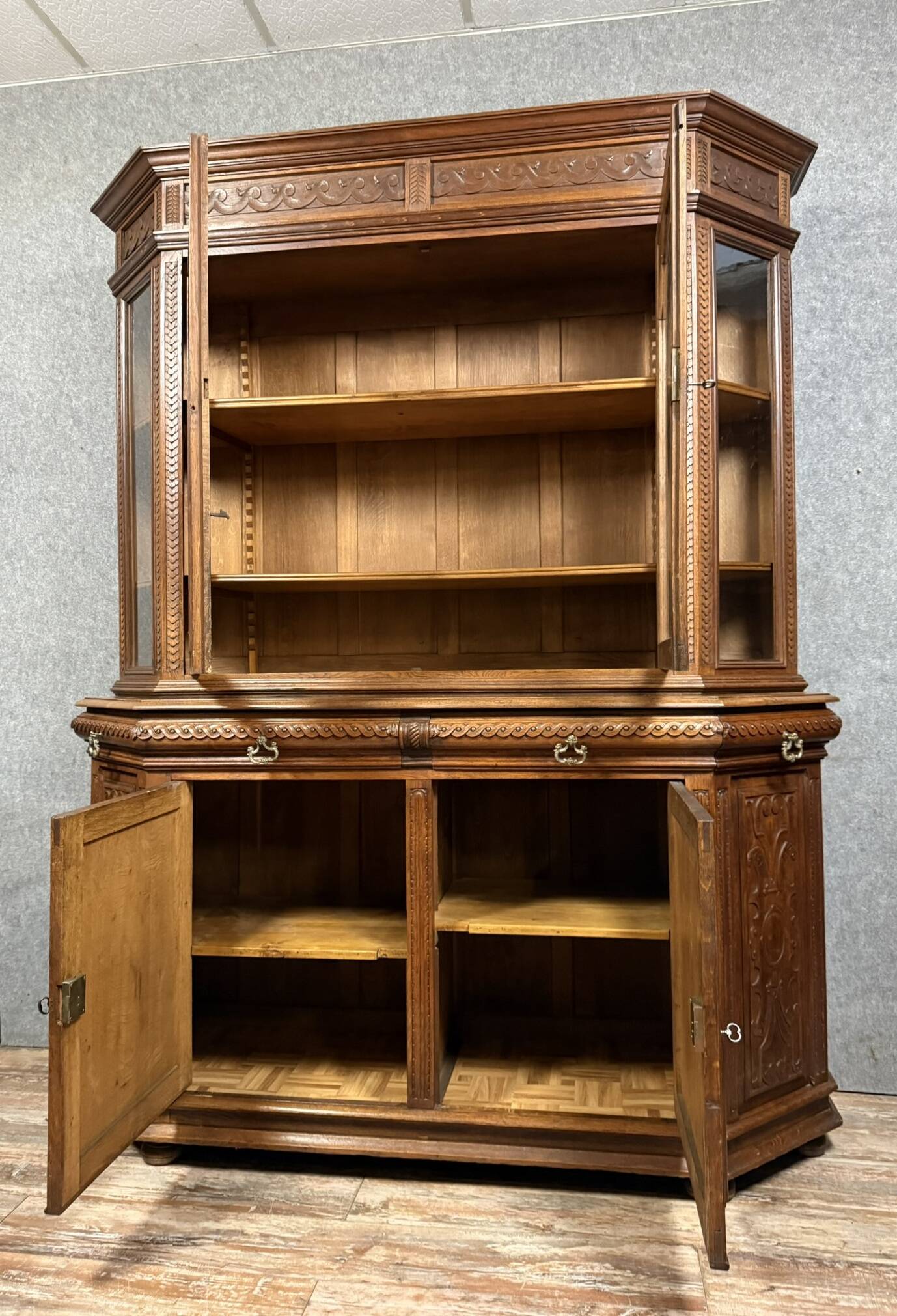 Rare Renaissance style museum library in carved oak circa 1850