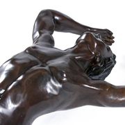 Table basse en bronze avec sculpture figurative et plateau en verre par C. Conndray