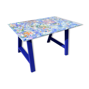 Table intérieur bleue