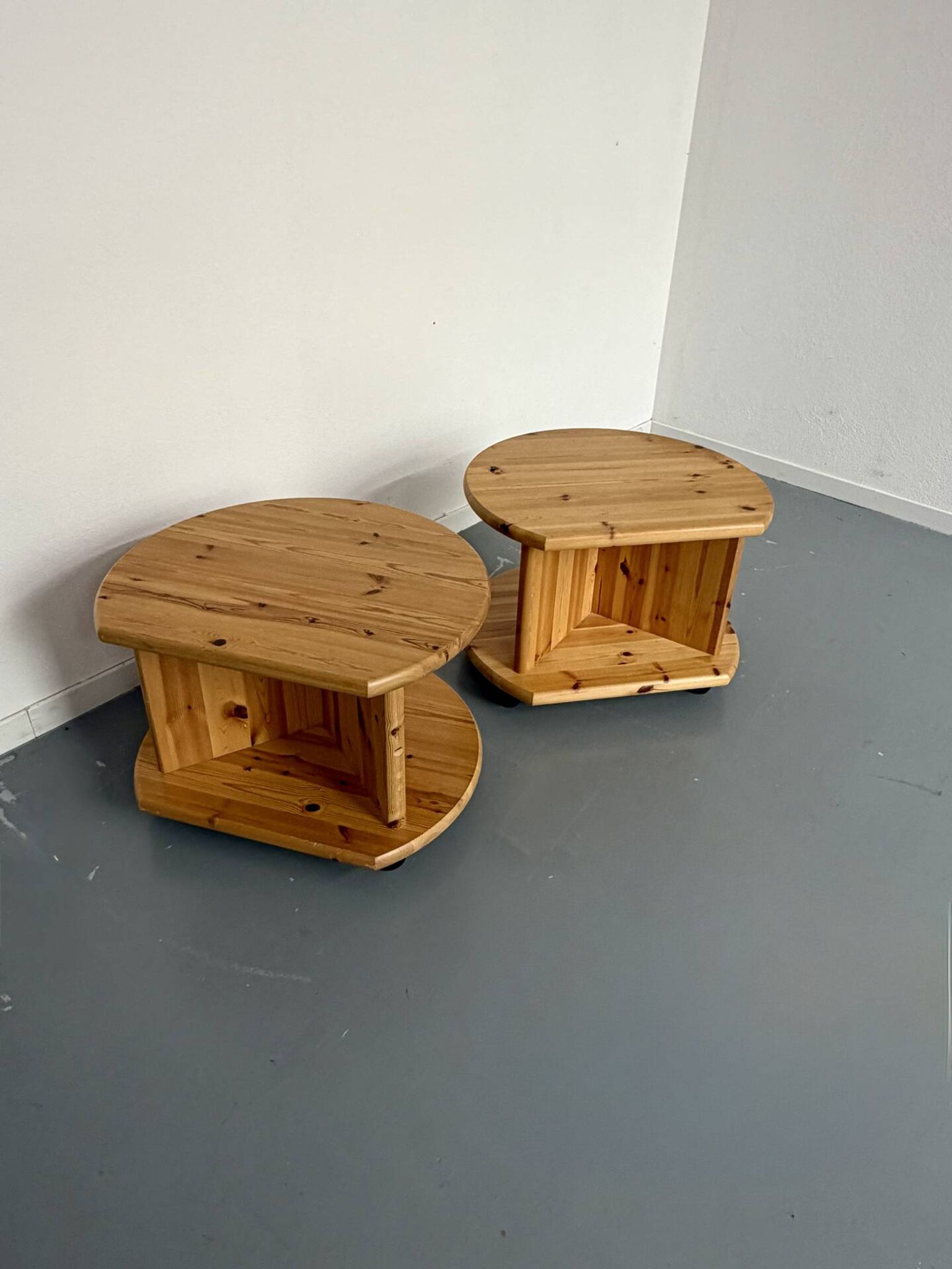 Table d’appoint bout de canapé X2 pin massif design années 70