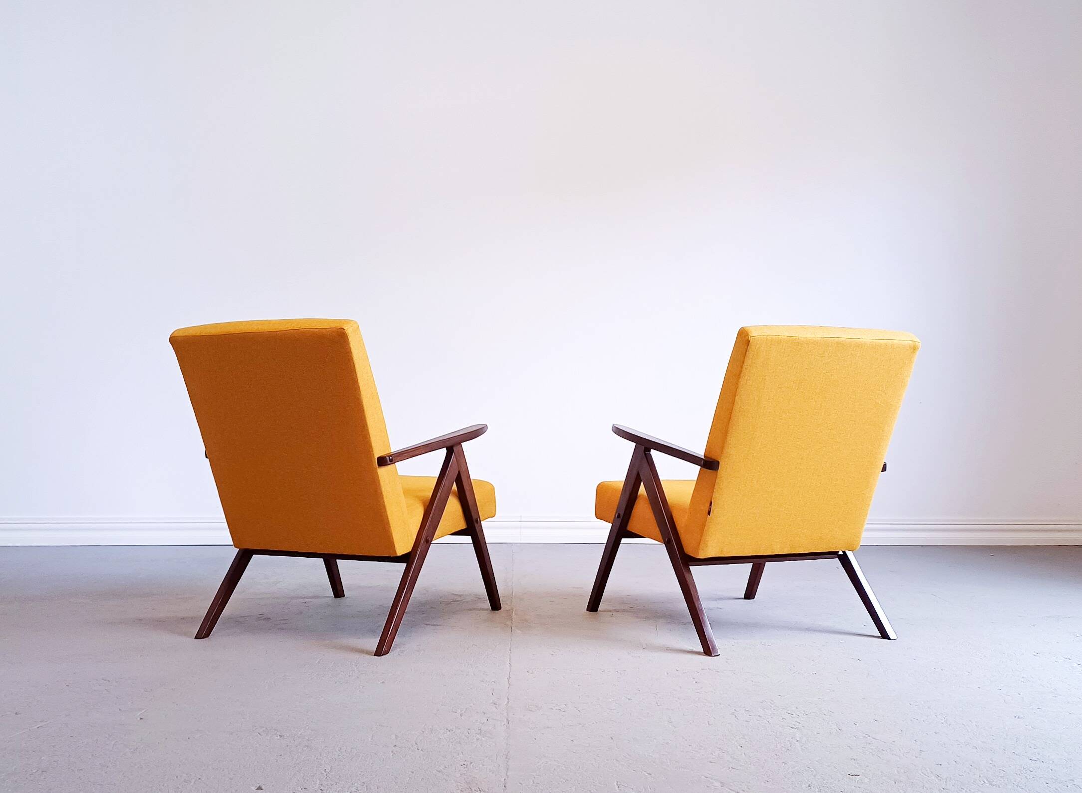 Mid Century Easy Chair Model B 310 Var in Yellow Tweed