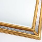Miroir français de style Louis Philippe en bois doré décoré de verre miroir fumé
