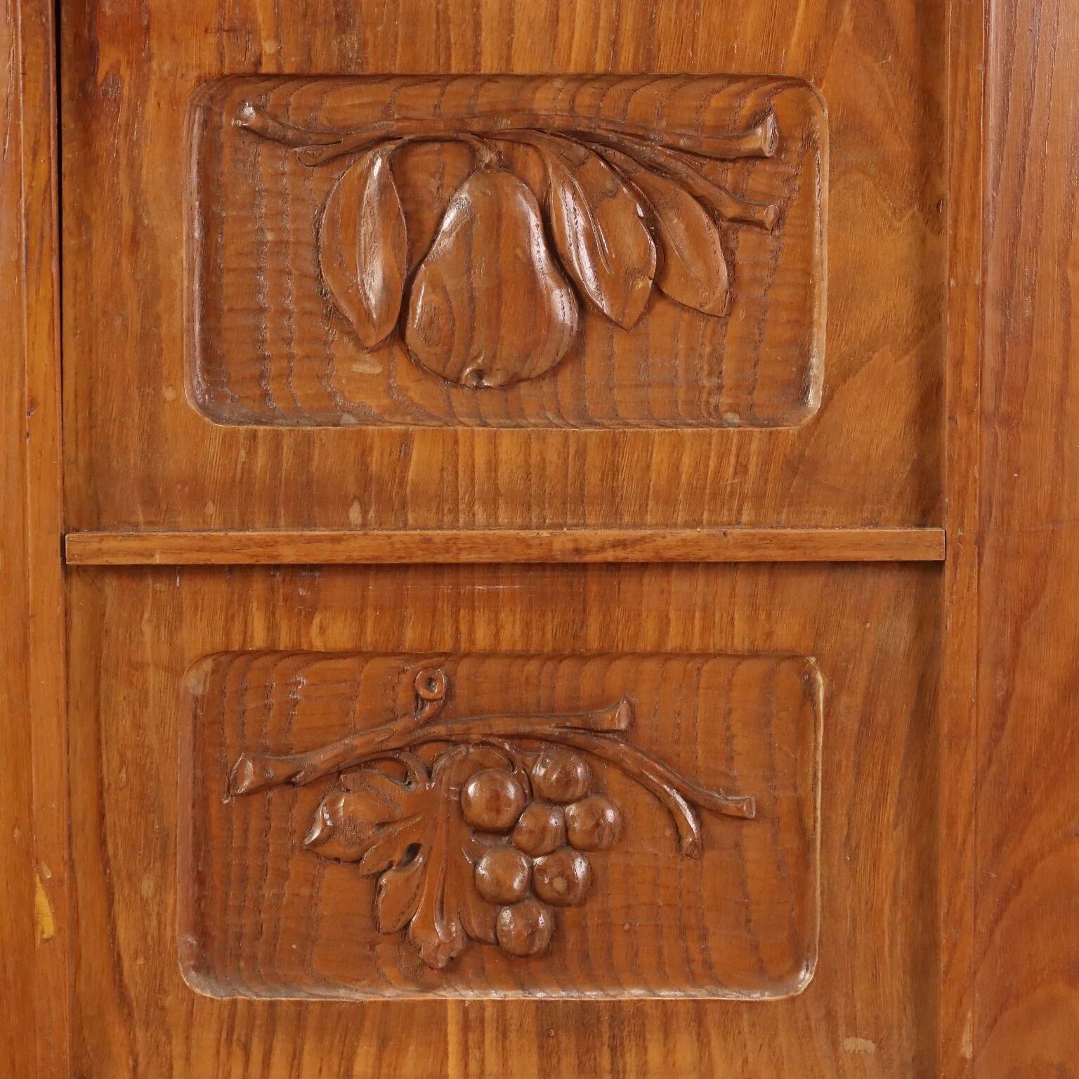 Vintage rustic buffet veneered in oak, Italy, 1950s.
