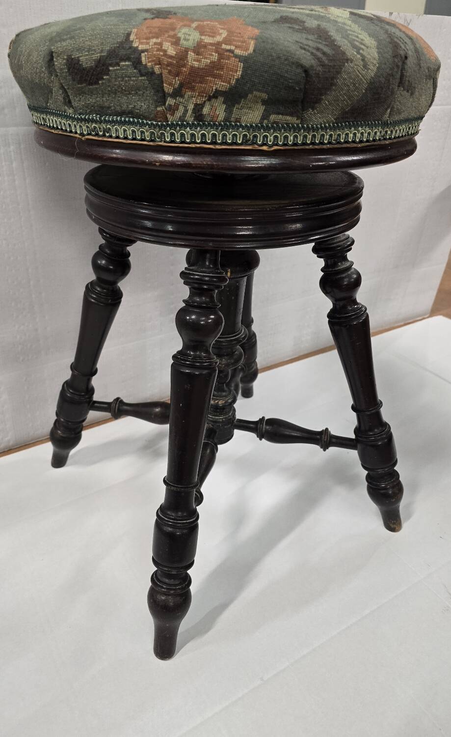 Antique adjustable piano stool – Napoleon III period, late 19th century