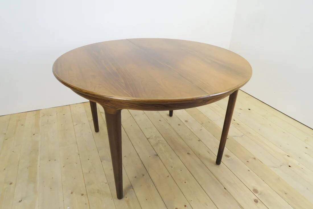Dining room set in rosewood with table and 4 chairs, 1960s.