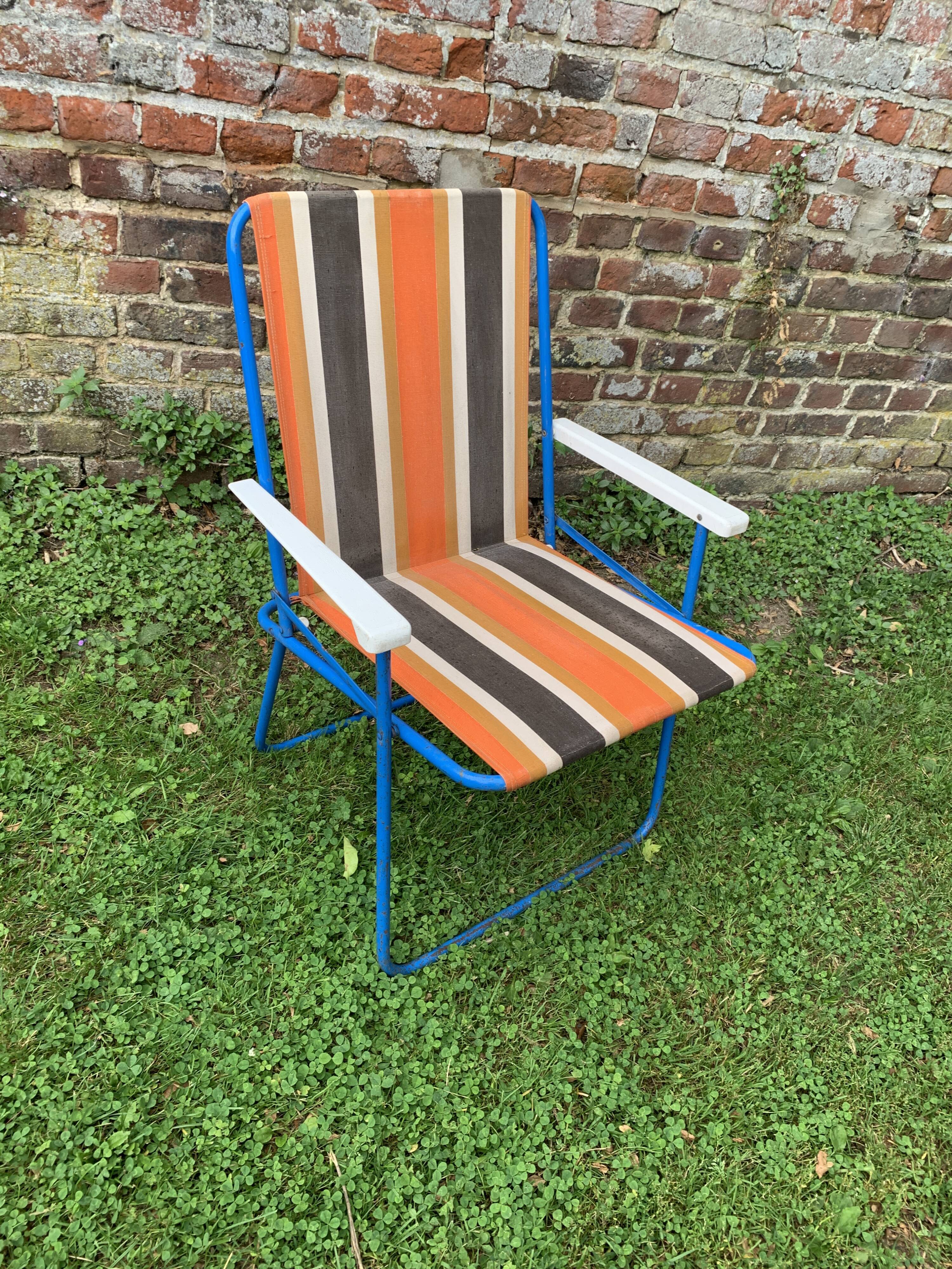 Folding camping chair
