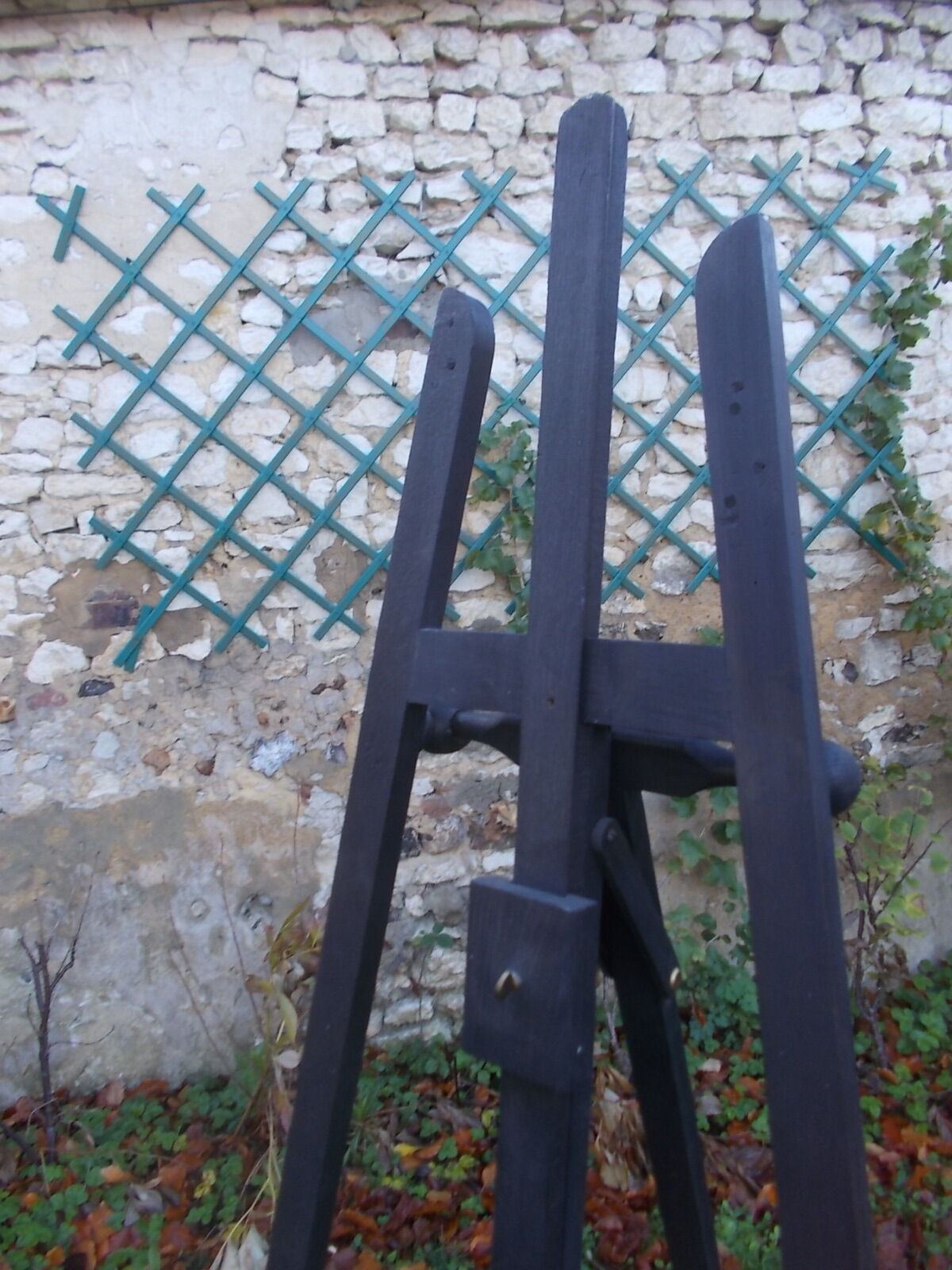 Wooden painter's easel