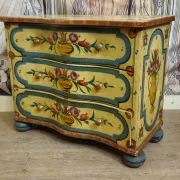 Painted commode, curved in Venetian Louis XV style – 20th century.