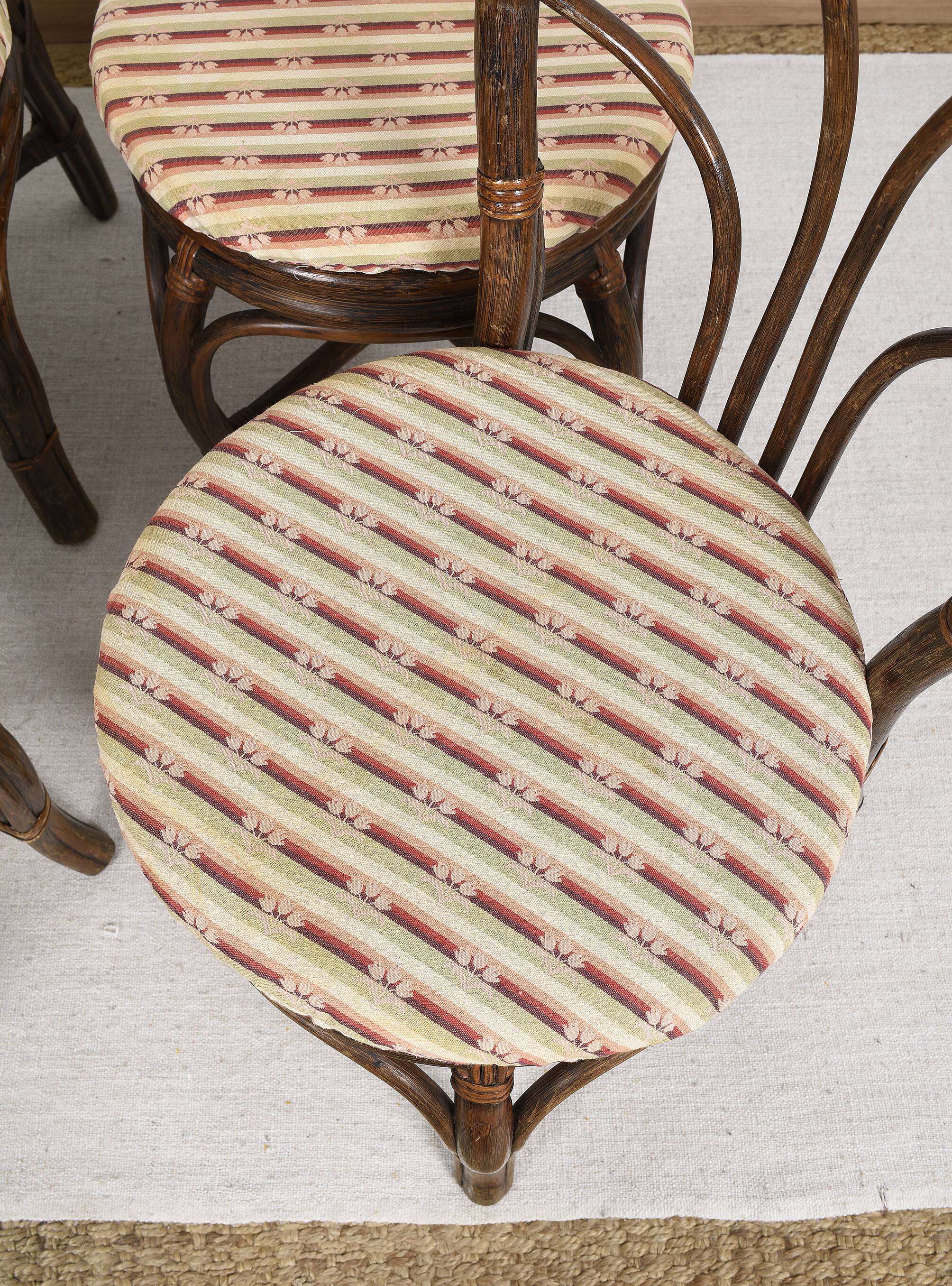 Set of 4 turned wicker chairs, vintage.