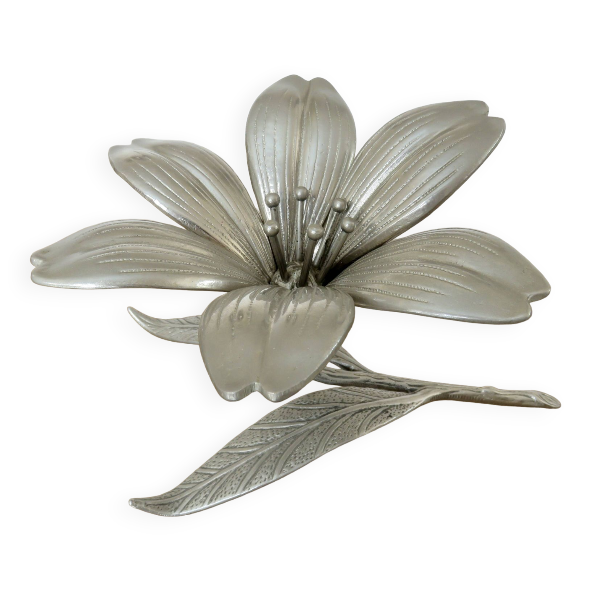 Flower ashtray in silver metal from the 60s and 70s