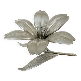 Flower ashtray in silver metal from the 60s and 70s