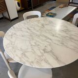 Florence Knoll round table, marble top and tulip base, circa 1960, Eero Saarinen
