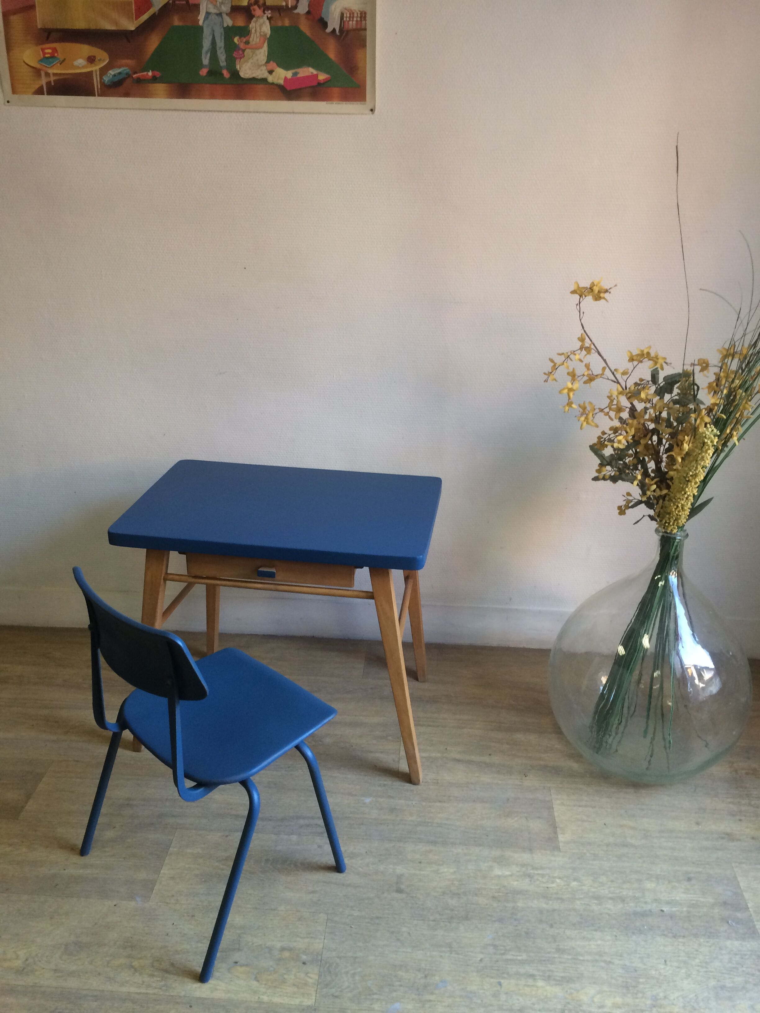 Office child compass and chair