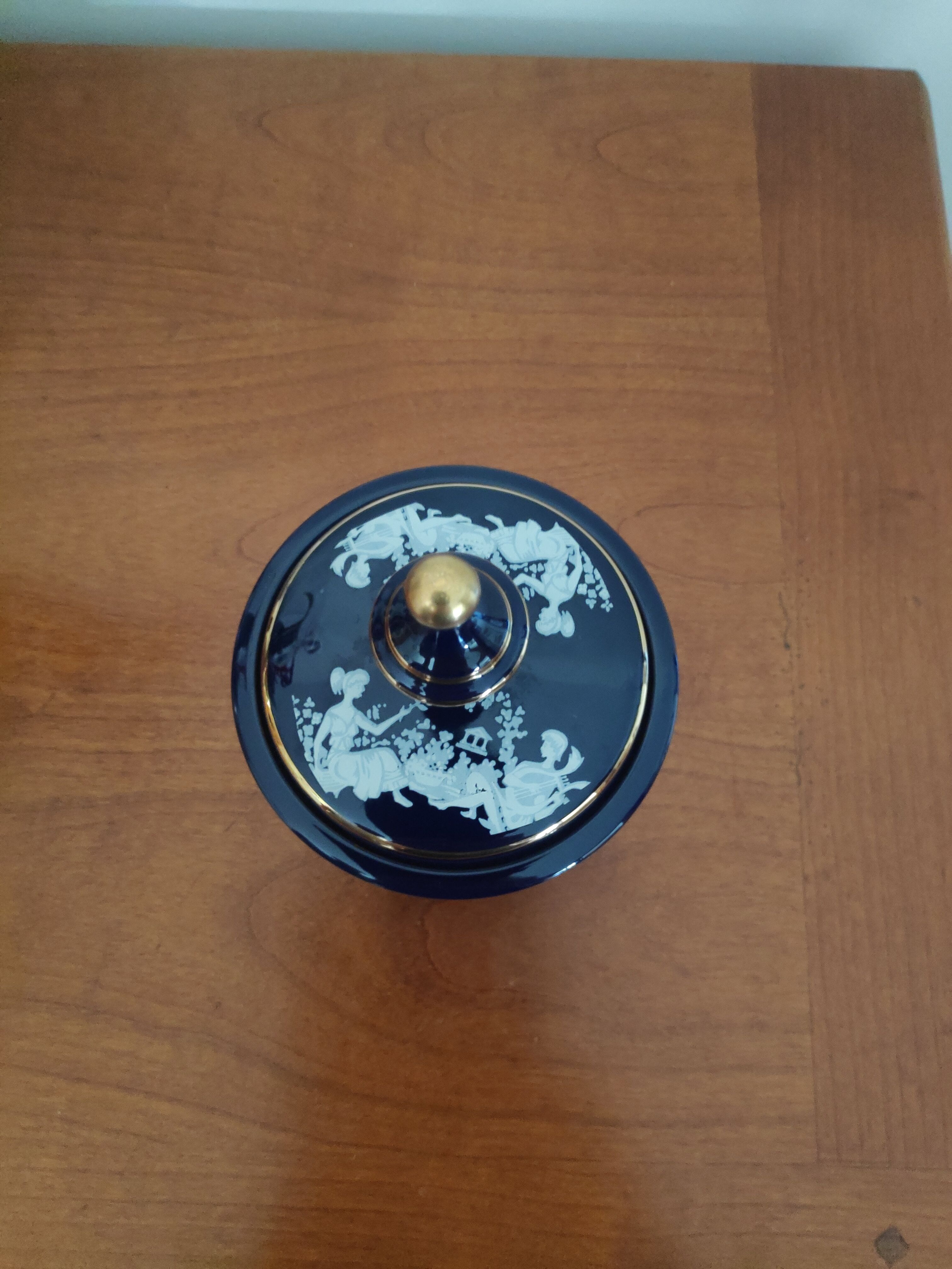 Bonbonnière en porcelaine
