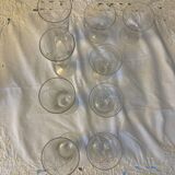 Verres à pied anciens en cristal taillée