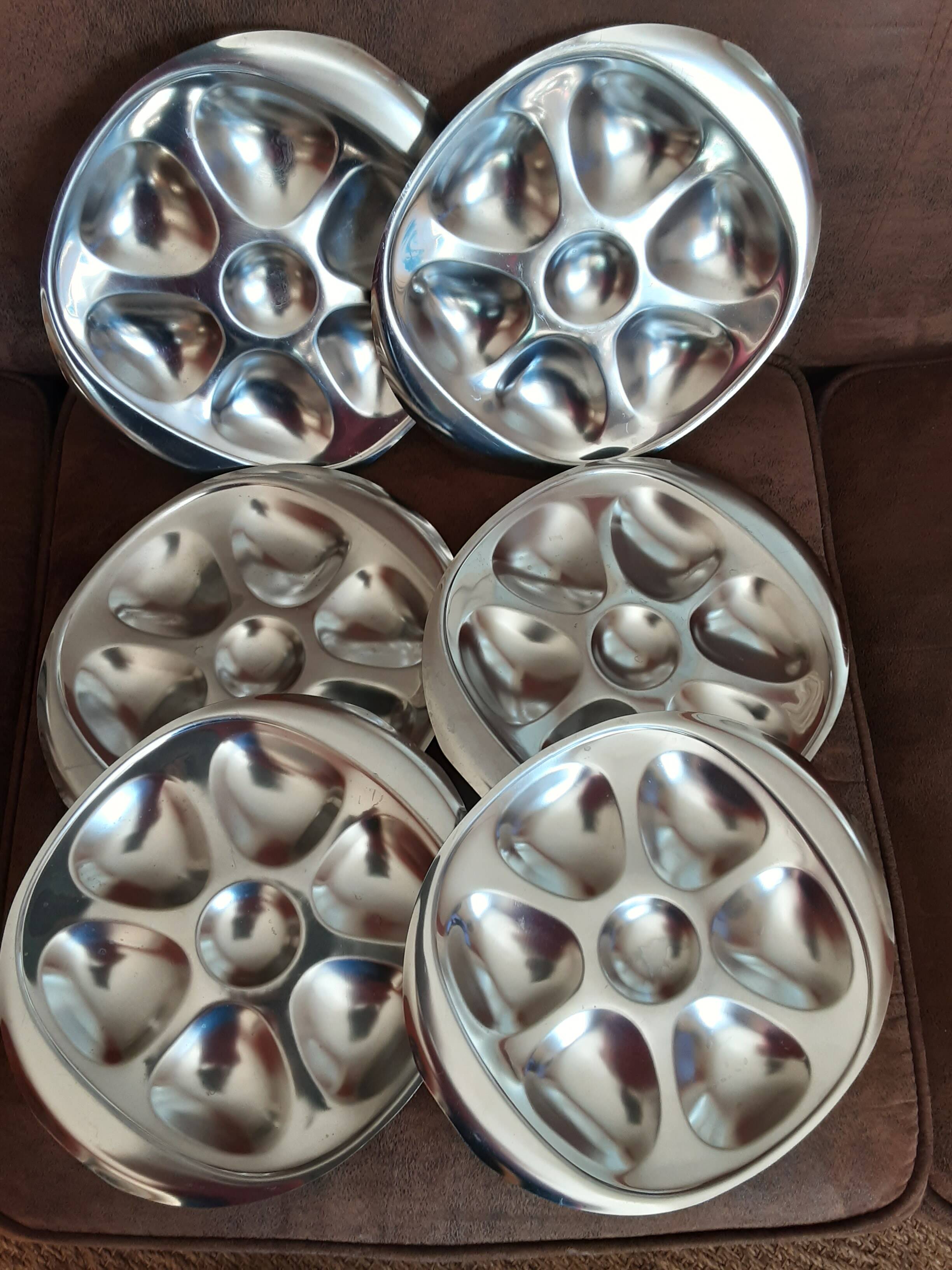 Set of 6 metal oyster plates