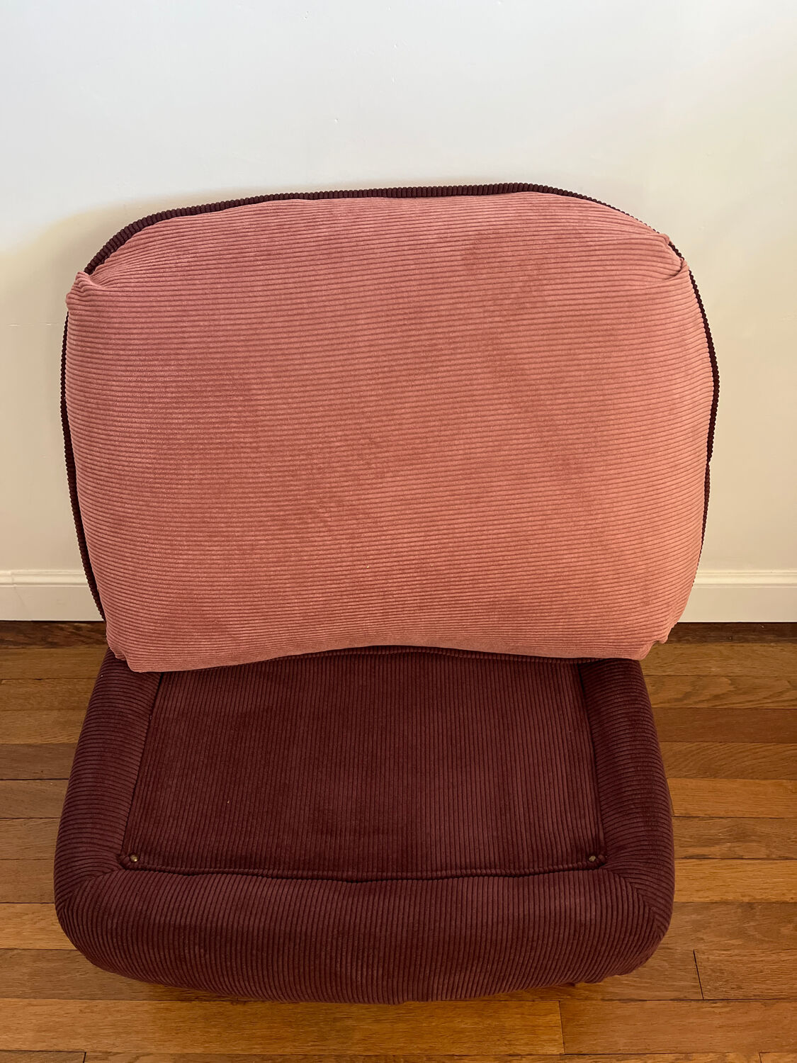 Siège, pouf vintage en velours côtelé rose et violine
